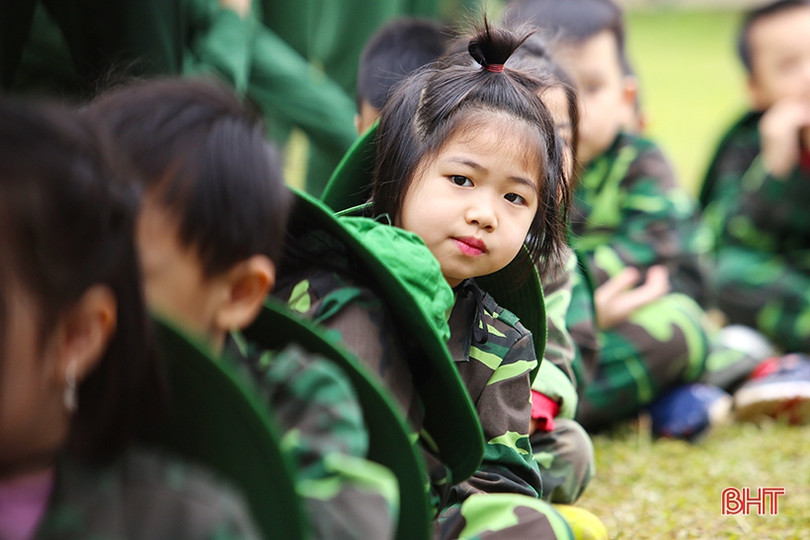 Khi trẻ mầm non nhập vai thành chiến sĩ
