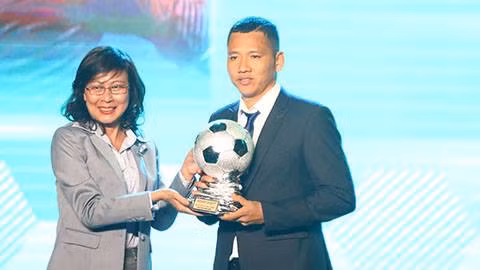 Quang Hải giành Quả bóng vàng Việt Nam 2018