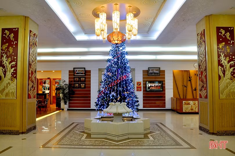 Giáng sinh đang đến rất gần trên phố phường Hà Tĩnh!