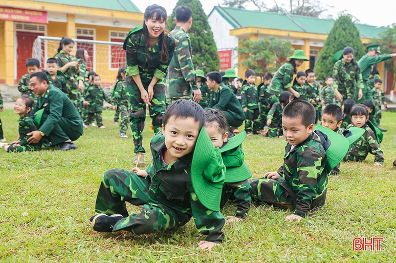 Khi trẻ mầm non nhập vai thành chiến sĩ