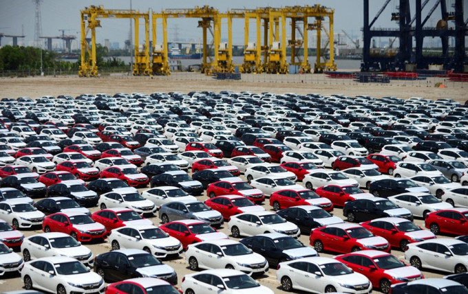 Xe Thái, Indonesia lũ lượt về Việt Nam dịp cao điểm cuối năm. Đón mùa làm ăn cuối năm, hơn 9.000 xe Thái, Indonesia cấp tập vào Việt Nam