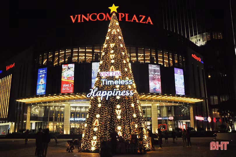 Giáng sinh đang đến rất gần trên phố phường Hà Tĩnh!