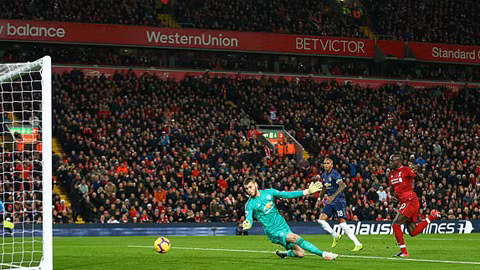 Siêu dự bị Shaqiri nhấn chìm Quỷ đỏ, đưa Liverpool trở lại ngôi đầu