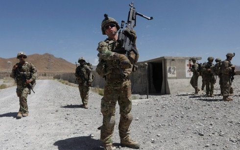 Sau Syria, Tổng thống Trump xem xét rút quân khỏi Afghanistan