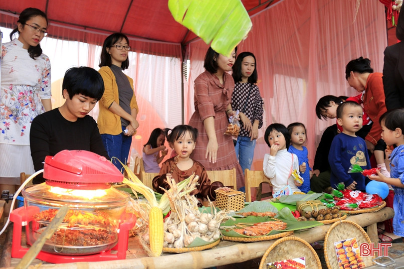 Lung linh sắc màu lễ hội ẩm thực ở Trường Mầm non Trung Kiên