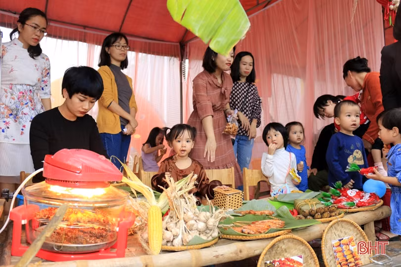 Lung linh sắc màu lễ hội ẩm thực ở Trường Mầm non Trung Kiên