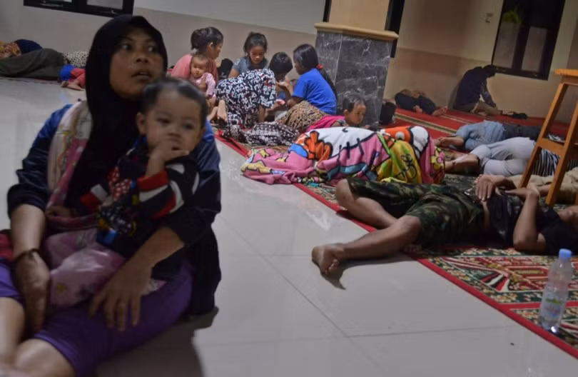 Hiện trường vụ sóng thần tấn công Indonesia khiến ít nhất 627 người thương vong