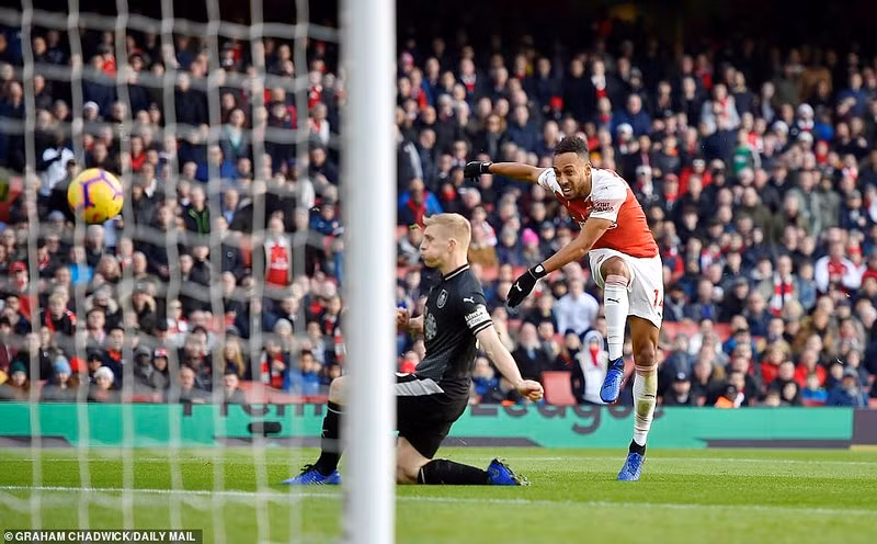 Man City, Chelsea cùng thua sốc sân nhà, Liverpool bứt phá