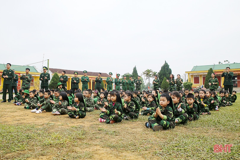 Khi trẻ mầm non nhập vai thành chiến sĩ