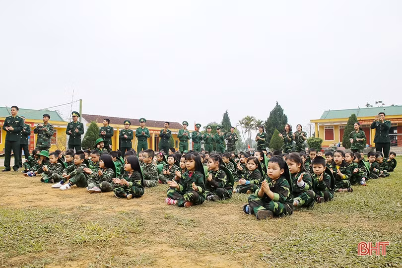 Khi trẻ mầm non nhập vai thành chiến sĩ