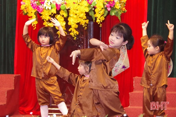 Gần 3.000 học sinh trải nghiệm làm “chú bộ đội”