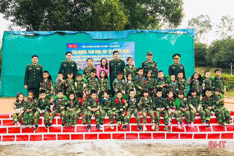 Khi trẻ mầm non nhập vai thành chiến sĩ