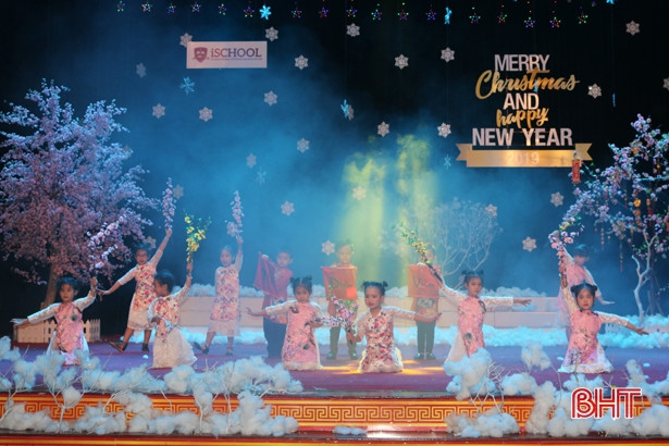 “Merry Christmas and Happy new year 2019” của học sinh iSchool Hà Tĩnh