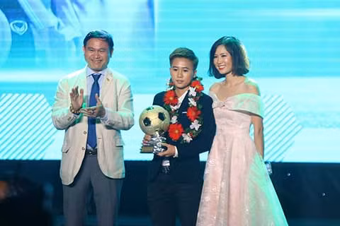 Quang Hải giành Quả bóng vàng Việt Nam 2018