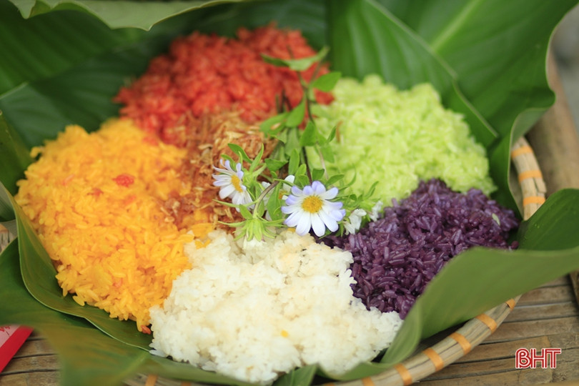 Lung linh sắc màu lễ hội ẩm thực ở Trường Mầm non Trung Kiên