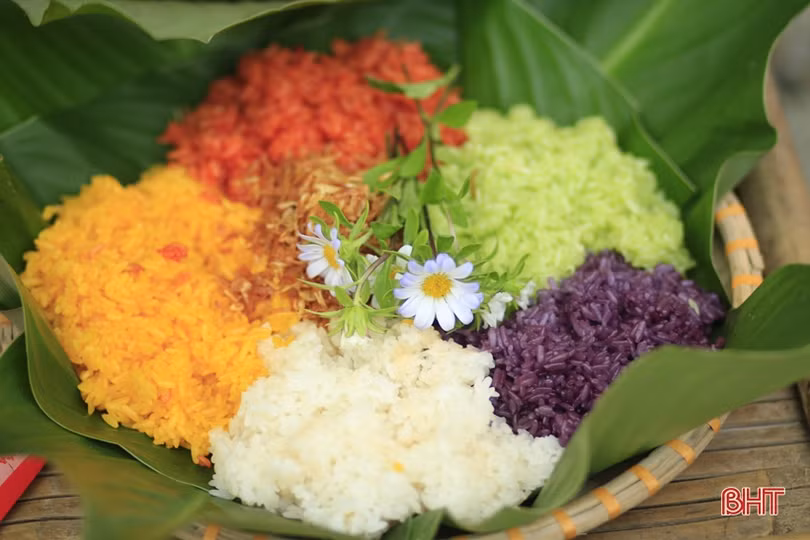 Lung linh sắc màu lễ hội ẩm thực ở Trường Mầm non Trung Kiên