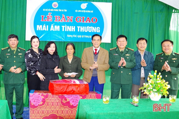 Bàn giao “Mái ấm tình thương” cho phụ nữ đơn thân ở Hòa Hải