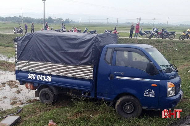 Tai nạn liên hoàn giữa 4 ô tô trên QL 1A đoạn qua Hà Tĩnh