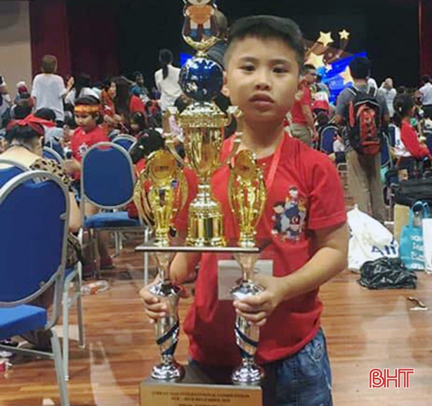 Cậu học trò lớp 4 Hà Tĩnh vô địch Cuộc thi quốc tế UCMAS 2018