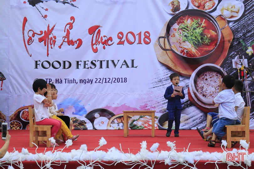 Lung linh sắc màu lễ hội ẩm thực ở Trường Mầm non Trung Kiên