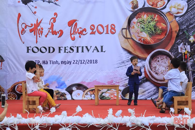 Lung linh sắc màu lễ hội ẩm thực ở Trường Mầm non Trung Kiên