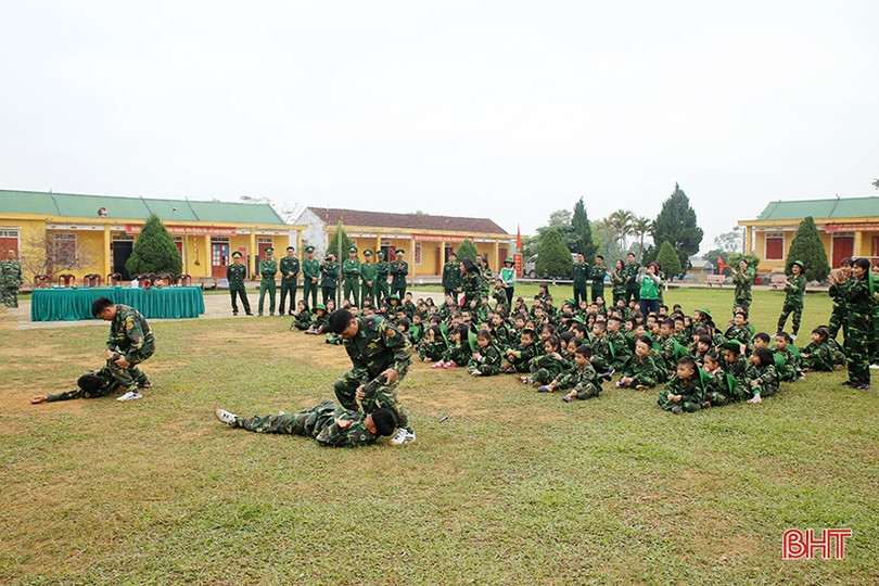 Khi trẻ mầm non nhập vai thành chiến sĩ