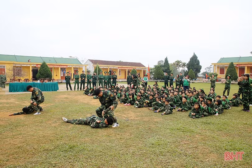 Khi trẻ mầm non nhập vai thành chiến sĩ