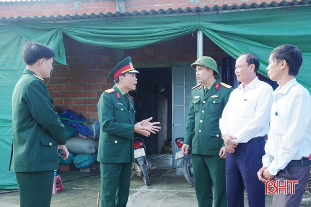 100 CBCS Trung đoàn 841 giúp dân làm nông thôn mới