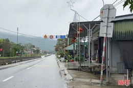 Nhiều biển báo trên quốc lộ 8A mất tác dụng vì bị xoay sai hướng