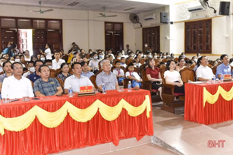 Thị xã Hồng Lĩnh tuyên dương, khen thưởng giáo viên, học sinh giỏi năm học 2021-2022