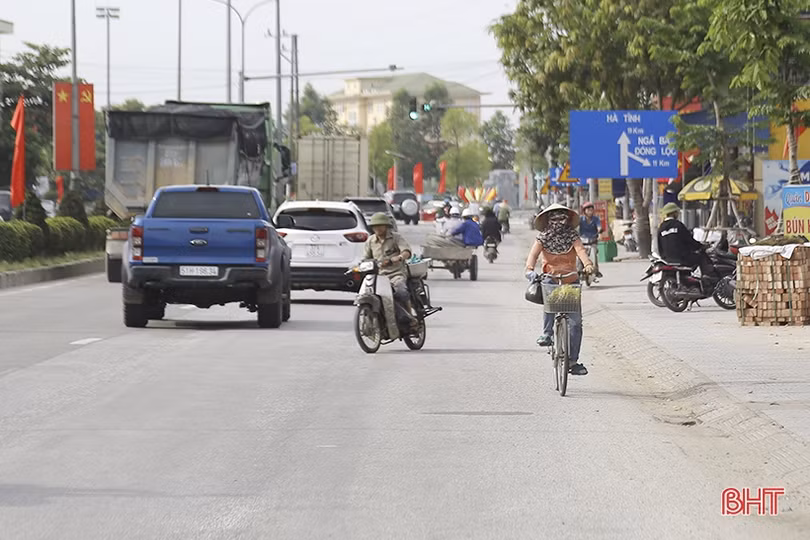 Ra khỏi chợ Nghèn đừng ngược chiều trên quốc lộ 1!