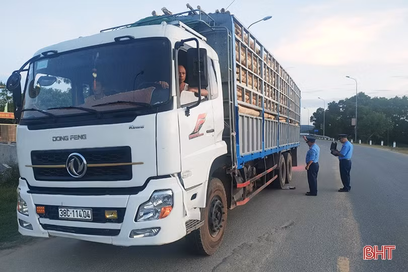 Hà Tĩnh: Xử phạt xe được phép chở 52 tấn nhưng “thồ” tới 68 tấn