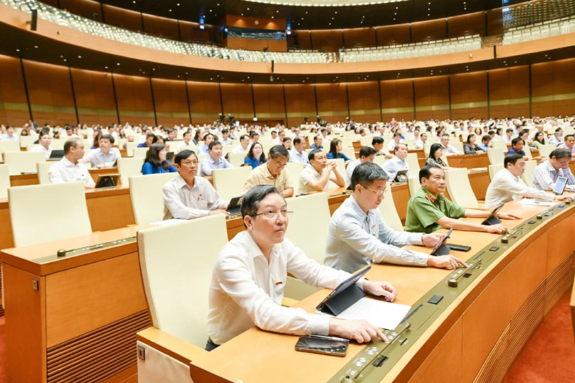 Quốc hội thông qua 2 luật và 7 nghị quyết quan trọng