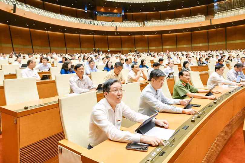 Quốc hội thông qua 2 luật và 7 nghị quyết quan trọng