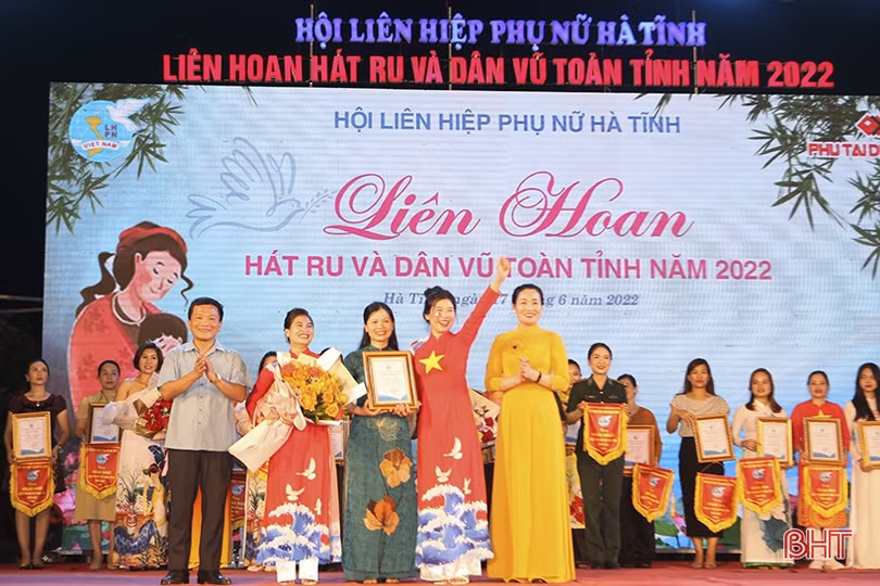 Hội Phụ nữ TX Kỳ Anh giành giải đặc biệt Liên hoan Hát ru và Dân vũ Hà Tĩnh