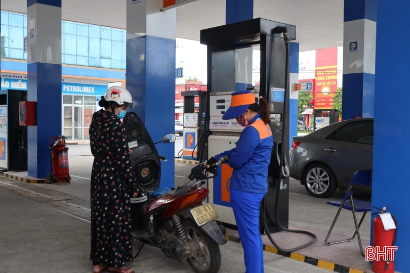 Người dân Hà Tĩnh chật vật chi tiêu trước “bão giá” xăng dầu