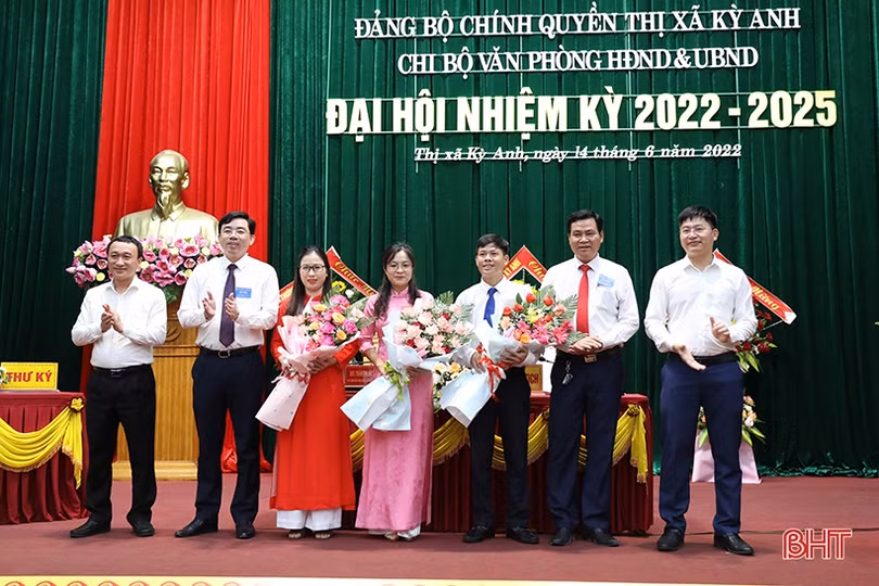 TX Kỳ Anh tổ chức đại hội chi bộ điểm khối cơ quan, đơn vị