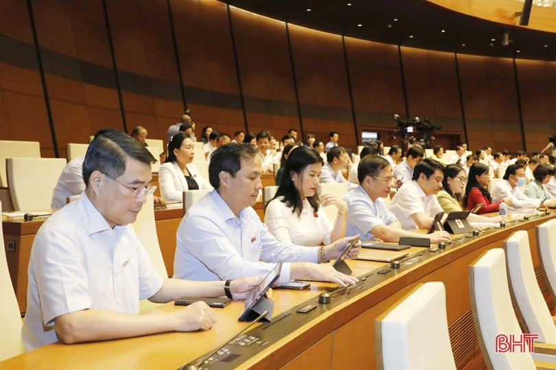 Quốc hội thông qua 2 luật và 7 nghị quyết quan trọng