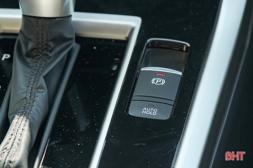 Phanh tay điện tử là chi tiết được quan tâm nhất trên phiên bản nâng cấp của Xpander 2022 Mitsubishi Xpander 2022 - mẫu xe ô tô 7 chỗ bán chạy nhất đã có mặt tại Hà Tĩnh