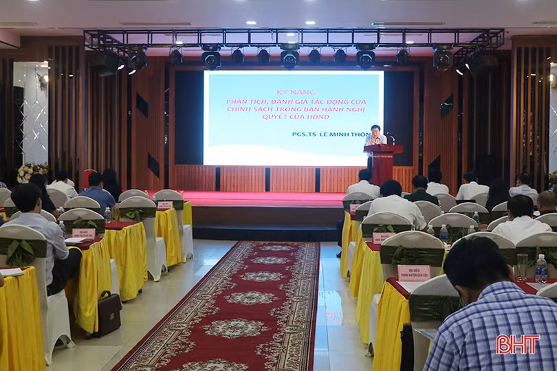 Trang bị kỹ năng cho gần 500 đại biểu hội đồng nhân dân các cấp ở Hà Tĩnh