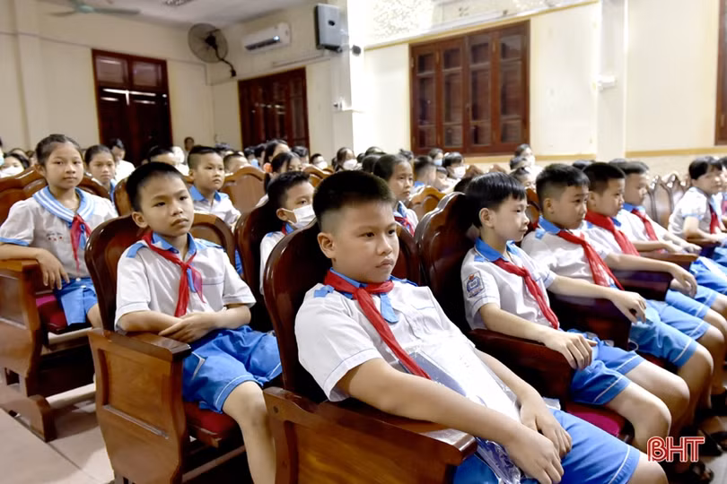 Thị xã Hồng Lĩnh tuyên dương, khen thưởng giáo viên, học sinh giỏi năm học 2021-2022