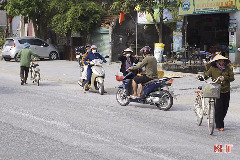 Ra khỏi chợ Nghèn đừng ngược chiều trên quốc lộ 1!