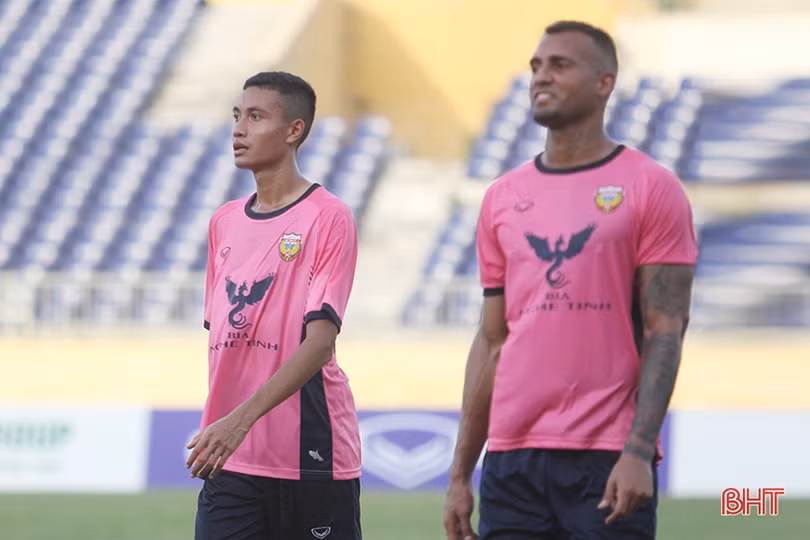 Hồng Lĩnh Hà Tĩnh thắng đậm Thanh Hóa trận khai mạc cup tứ hùng