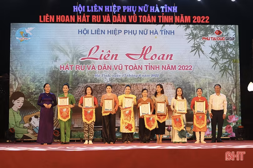 Hội Phụ nữ TX Kỳ Anh giành giải đặc biệt Liên hoan Hát ru và Dân vũ Hà Tĩnh