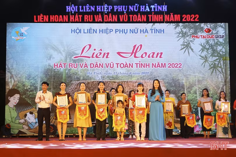 Hội Phụ nữ TX Kỳ Anh giành giải đặc biệt Liên hoan Hát ru và Dân vũ Hà Tĩnh