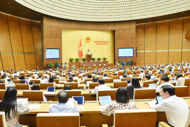 Quốc hội thông qua 2 luật và 7 nghị quyết quan trọng