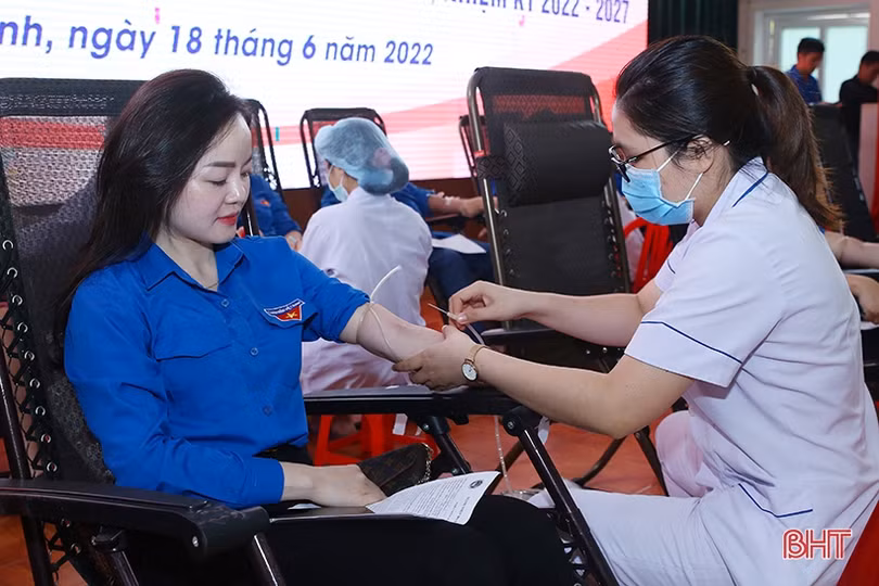 Đoàn viên Khối CCQ&DN Hà Tĩnh hiến 241 đơn vị máu