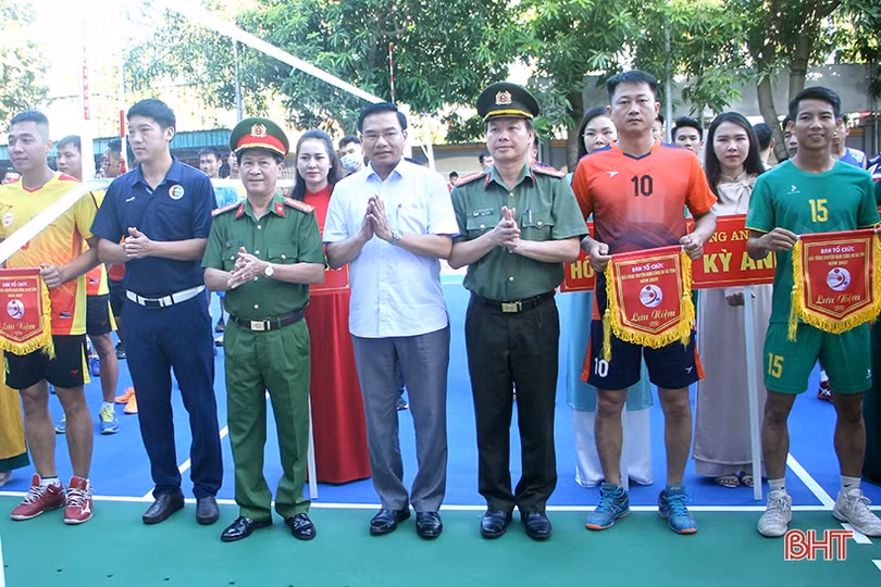 Khởi tranh Giải Bóng chuyền Công an Hà Tĩnh năm 2022