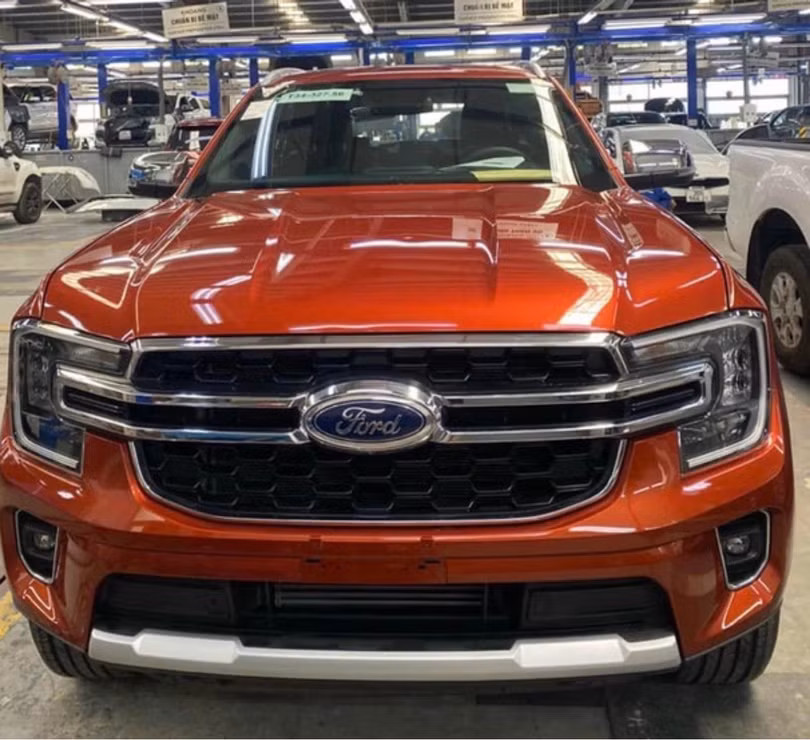 Ford Everest 2023 xuất hiện tại đại lý, ra mắt đầu tháng 7