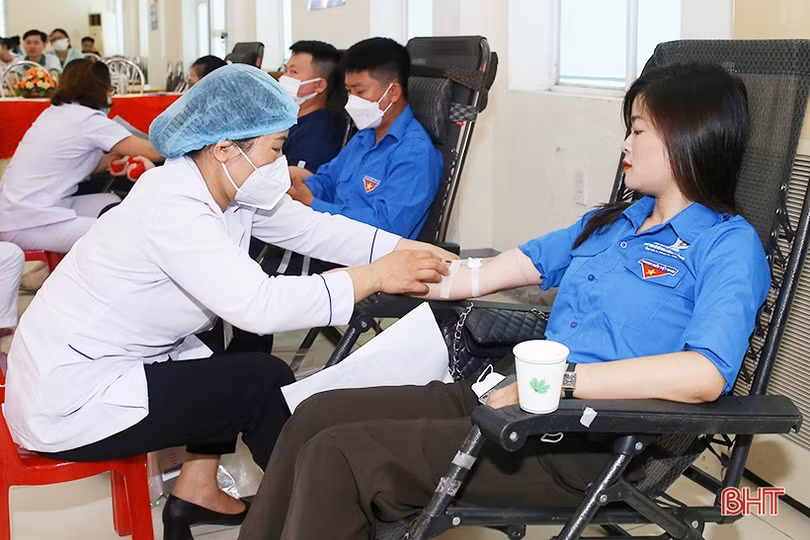 Đoàn viên Khối CCQ&DN Hà Tĩnh hiến 241 đơn vị máu
